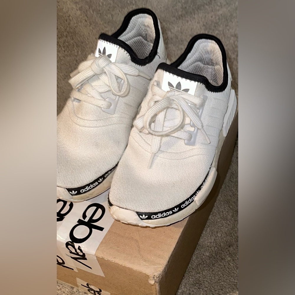 Woman’s white&black adidas